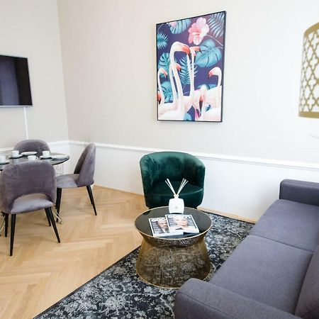 Studio Apartments Urania - Mai'S Apartments Вена Экстерьер фото