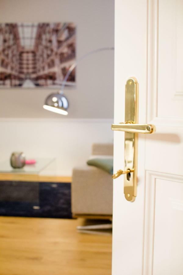 Studio Apartments Urania - Mai'S Apartments Вена Экстерьер фото