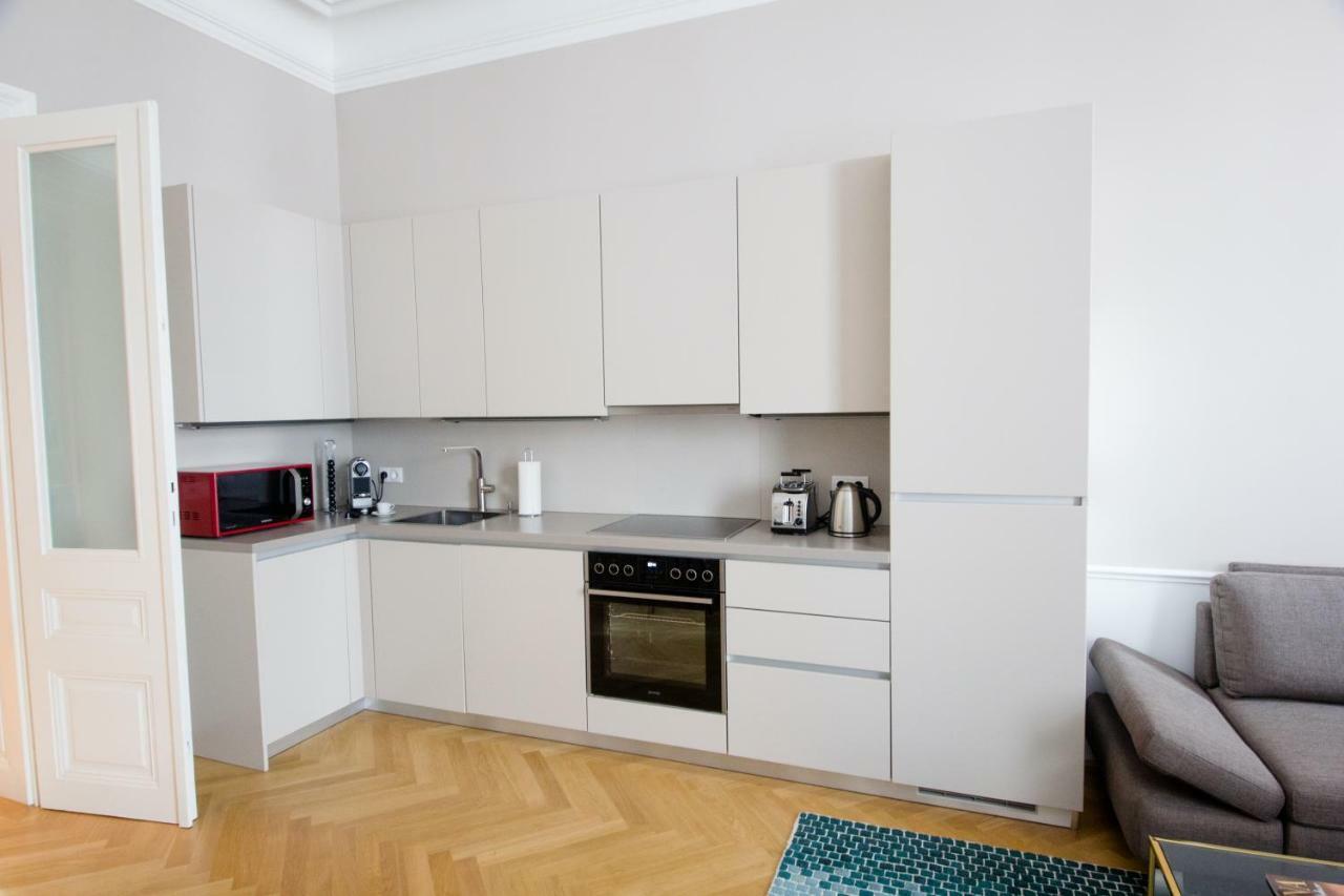 Studio Apartments Urania - Mai'S Apartments Вена Экстерьер фото