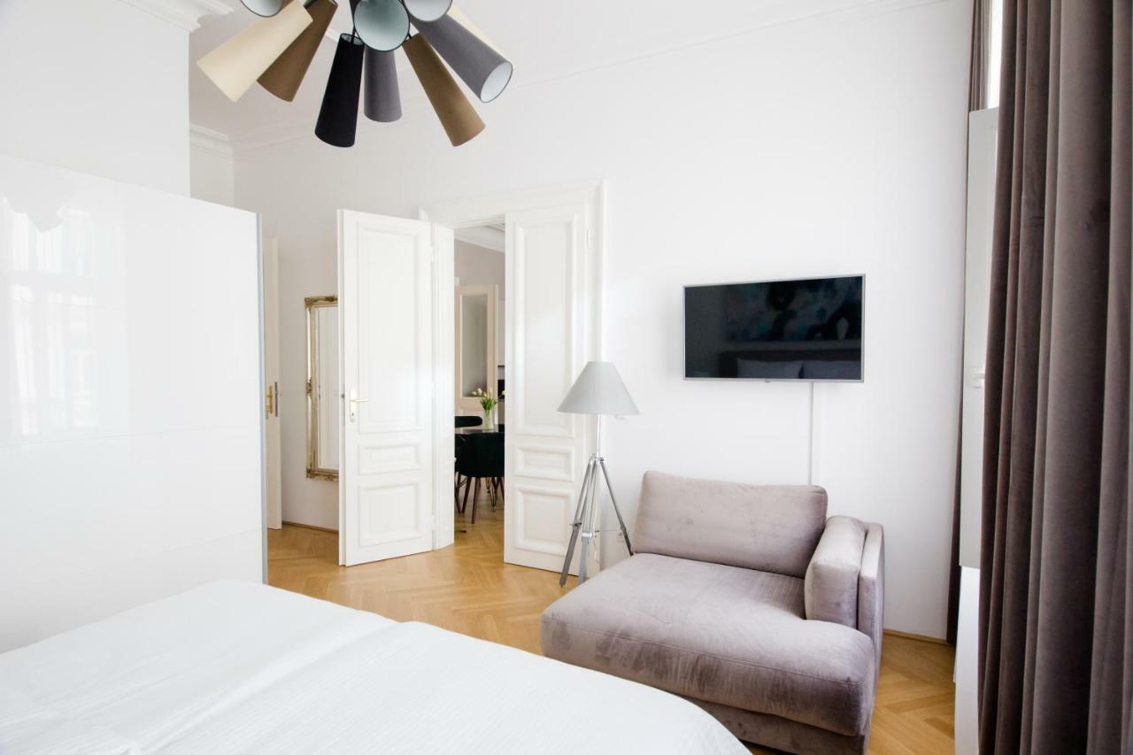 Studio Apartments Urania - Mai'S Apartments Вена Экстерьер фото