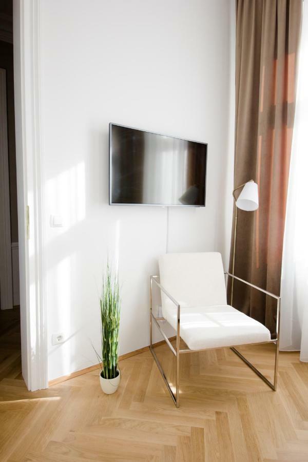 Studio Apartments Urania - Mai'S Apartments Вена Экстерьер фото