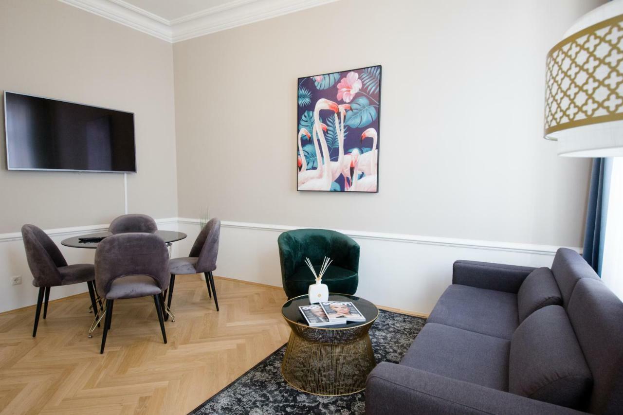Studio Apartments Urania - Mai'S Apartments Вена Экстерьер фото