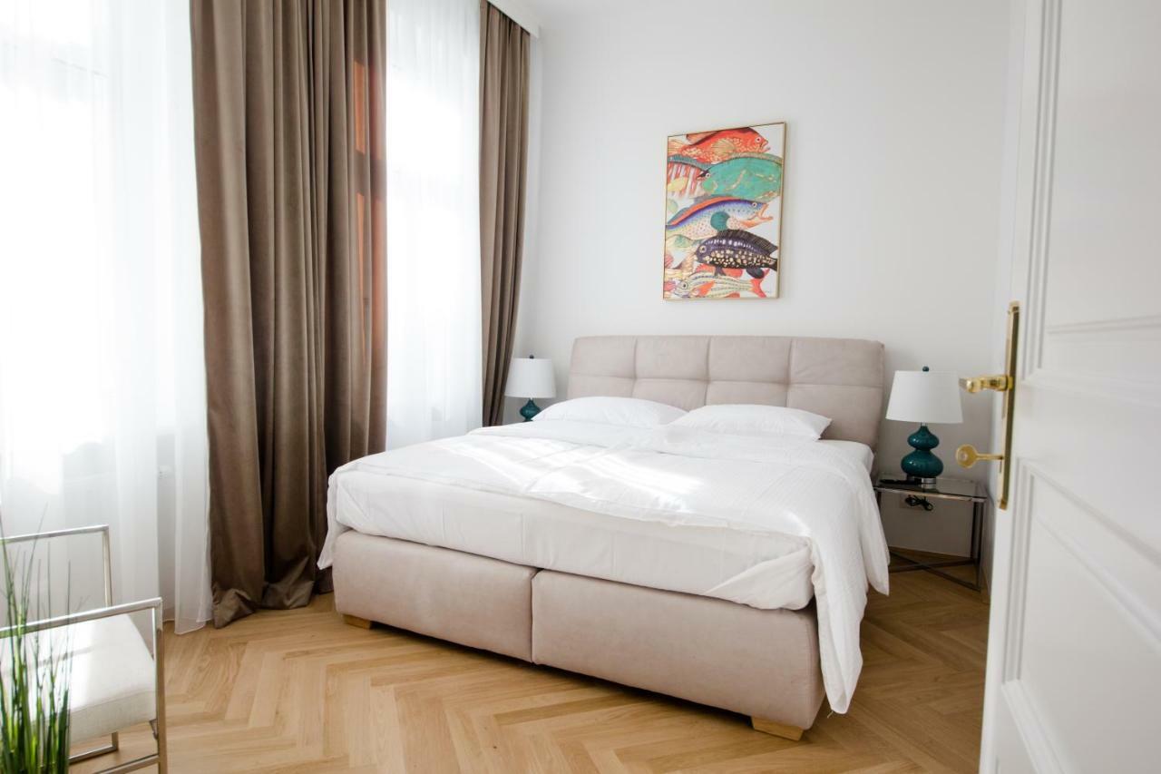 Studio Apartments Urania - Mai'S Apartments Вена Экстерьер фото