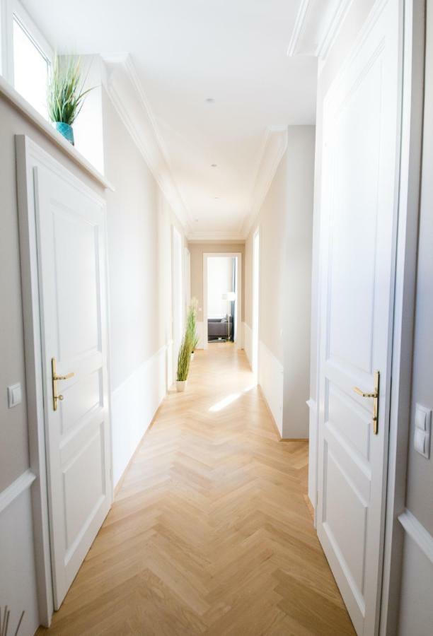 Studio Apartments Urania - Mai'S Apartments Вена Экстерьер фото
